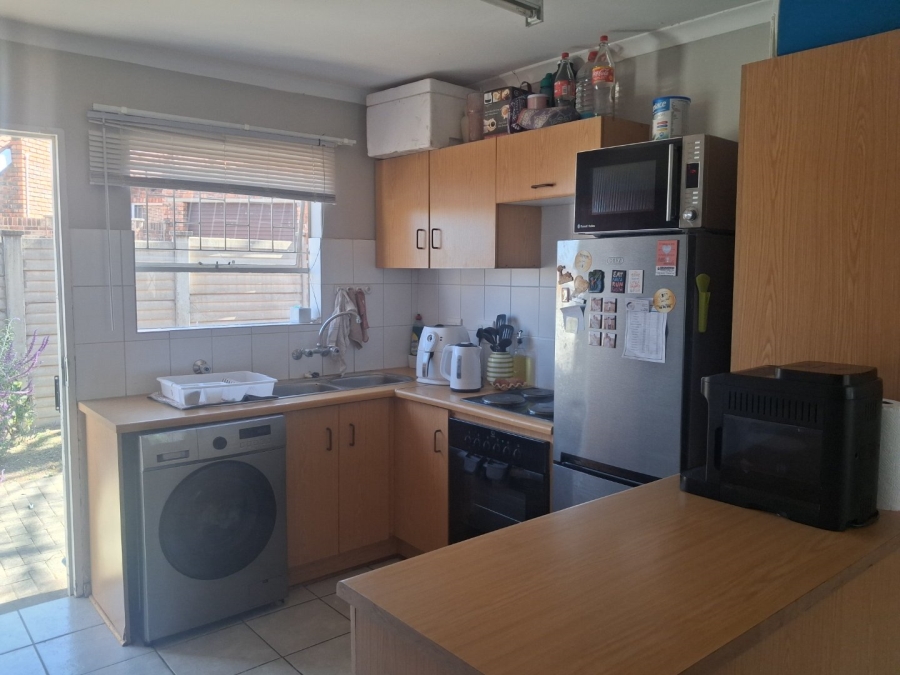 To Let 2 Bedroom Property for Rent in Langenhovenpark Free State